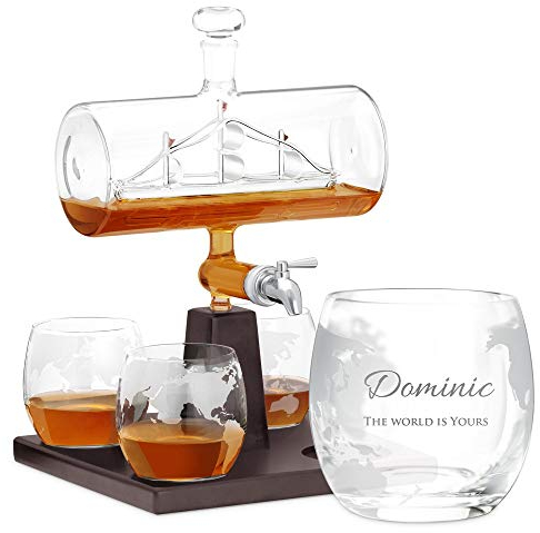 Maverton Personalised Whisky Decanter Brandy Rum Bourbon Whiskey Set - 4 Brandy Whisky Glasses with Engraving - Original 1000 ml Decanter Set with Ship Inside - The World is Yours
