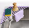 Tomorotec Scolapiatti compatto triangolare rivestito in silicone per angolo lavello, organizer pieghevole in acciaio inox da mettere sopra il lavandino e ripiano portaoggetti (viola chiaro)