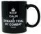Funny Guy Mugs Kaffeetasse mit Aufschrift Keep Calm & Demand Trial By Combat, Keramik, 325 ml, lustige Kaffeetasse für Damen und Herren, Kaffeetasse mit Sprüchen, Geburtstag, Weihnachten