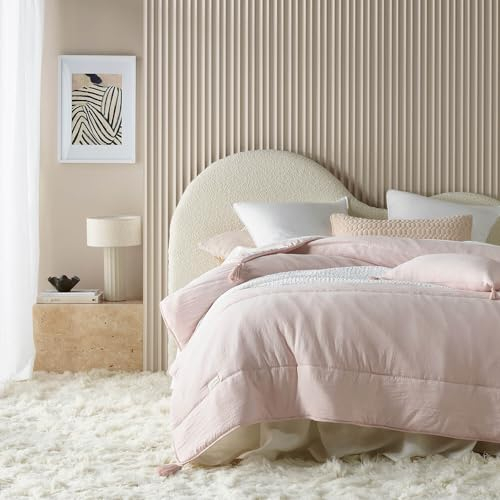 ROOM99 Noemi Elegante copriletto rosa cipria 220 x 240 cm, versatile come copriletto o copridivano, coperta per letto e divano, trapunta stile ideale come bedspread