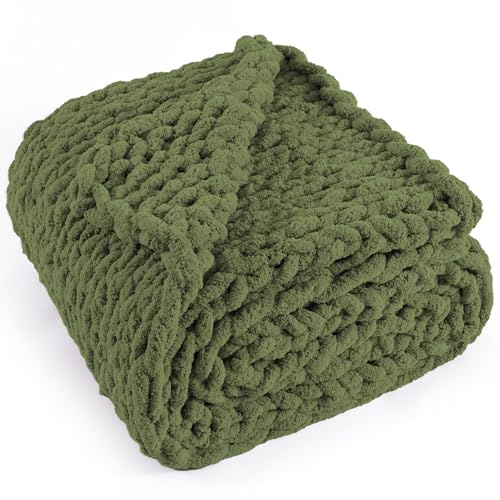 LONG CREATE Grobstrick-Decke, 100 % handgefertigt aus weichem Chenillegarn, 3 kg schwer, dicke Kabelstrick-Optik, große gehäkelte Knotendecke für Couch/Sofa/Bett, Wohndeko, 152 x 203 cm, Olivgrün