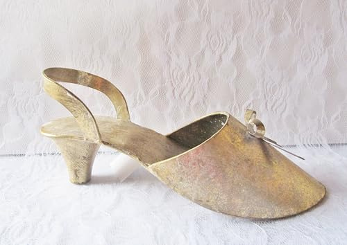 Generisch Dekoschuh goldfarbener Schuh Pumps Pflanzgefäß Übertopf Pflanztopf Schuhform Gartendeko Weihnachtsdeko im Antik-Look