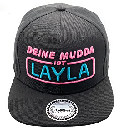 Outfitfabrik Snapback Cap Deine Mudda ist Layla in schwarz mit 3D-Stick (Provokation, Statement) für Herren und Damen, One Size, verstellbar