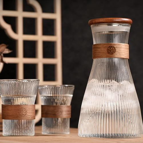 Basic Wasserkaraffe-Set,Karaffe aus Glas,Glaskrug Set,Wasserkaraffe 1,5 l mit 2 Gläsern 330 ml,Glaskaraffe mit Deckel,Silikondeckel, Wasserkaraffe im Modernen Streifendesign (Stil 1)
