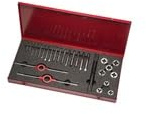 Dormer L12030UNC Serie L120 HSS Gewindeschneidgeräte Set, hell, E515 + F320 + L112 + L110, 18 Stück