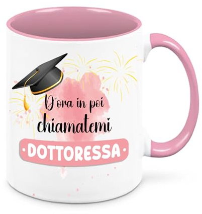 Mr. Gadgets Tazza Personalizzata per Laurea Laurea Donna - Idea Regalo per Lei Neolaureata/Festa/Tesi Personalizzabile con Nome - Chiamatemi Dottoressa (Dott.ssa No Nome)