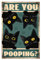 WADORN Cartello di Latta In Metallo Divertente con Gatto Nero Che Fa Capolino, 7.9x11.8 pollice Stai Facendo La Cacca Vintage Bagno Segno Retro Toilette Wall Art Poster Targa Decorazione per Casa