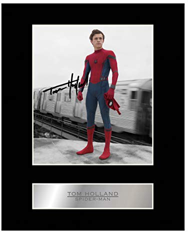 Iconic Pics - Spider-Man Wandbild, Wandmontage, Wanddekoration, Wohnzimmer, Autogramm-Druck von Tom Holland, Rahmen-Schutzverpackung