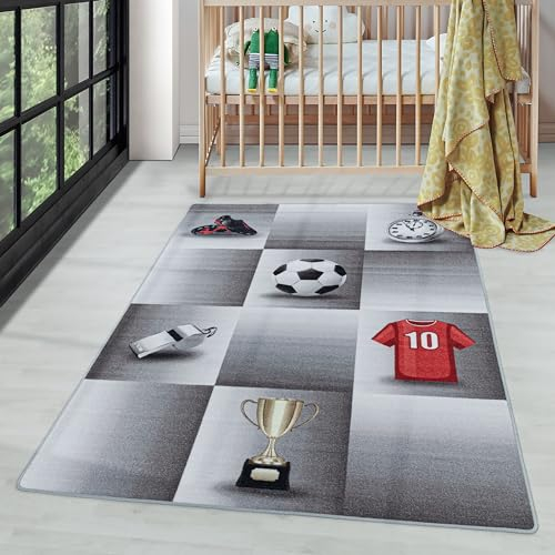 Carpettex Kurzflor Kinderteppich Mädchen und Jungen 140 x 200 cm Grau - Fußball Design Teppich Extra Weich und Antiallergen - Waschbarer Teppich für Kinderzimmer, Babyzimmer und Spielzimmer