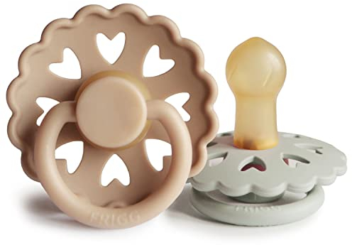 FRIGG Fairytale Schnuller 2 Packung | Latex Schnuller | BPA-Frei | Hergestellt in Dänemark | Symmetrischer Sauger in Kirschform (Silky Satin/Willow Gray, Größe 1 (0-6 Monate))