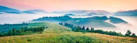 adrium Holz-Bild 160 x 50 cm: Nebeliges Morgenpanorama des Bergtals. Herrlicher Sommersonnenaufgang in den Karpaten, Rika-Dorflage, Transkarpatien, Ukraine, (140204032)