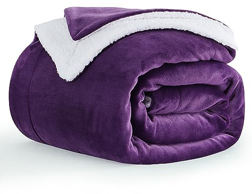 Aisbo Dicke Kuscheldecke Flauschig Violett - Extra Warme Decken für den Winter als Sofadecke Couchdecke 150x200 cm, XL Wohndecke aus hochwertige Sherpa Fleece, Soft Weich Blanket