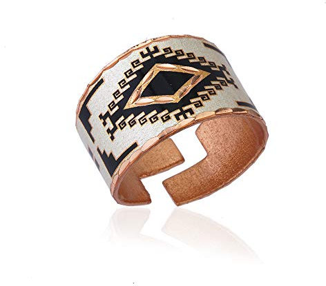 COPPER REFLECTIONS SW Native Ringe für Unisex, auffälliges konzentrisches Diamantdesign mit nach außen strahlenden quadratischen Curly-Queues. Aztekische Ringe Diamant-Design.