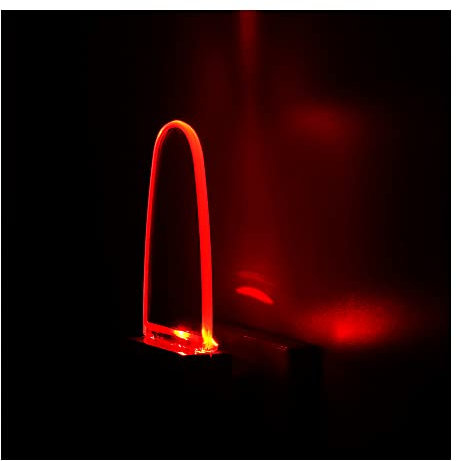 REMINDA Paquete de 4 lámparas de luz nocturna automáticas con sensor de atardecer a amanecer para dormitorio, enchufe, rojo