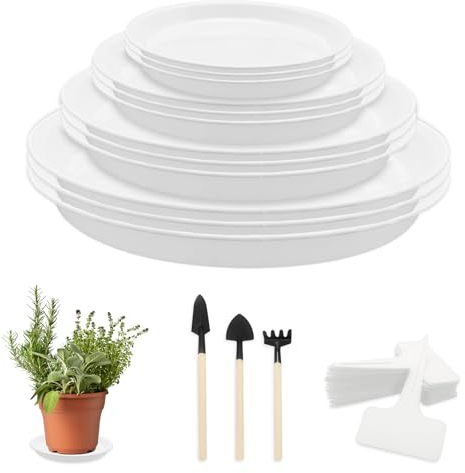 TRUEIN 12 Pièces Coupelle Pot de Fleur, 22.5/17.5/16.5/12.5 cm Assiette Pot de Fleur avec 20 Etiquette Potager et 3 Jardinage Outillage, Soucoupes pour Plantes pour Intérieur, Extérieur, Jardin