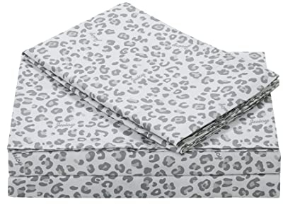 Juicy Couture Mikrofaser-Bettwäsche-Set, silberfarbenes Leopardenmuster, Queen-Size-Größe, 4-teiliges Set enthält Spannbetttuch, Bettlaken und 2 Kissenbezüge, Tiefe Taschen, knitterarm und fusselfrei