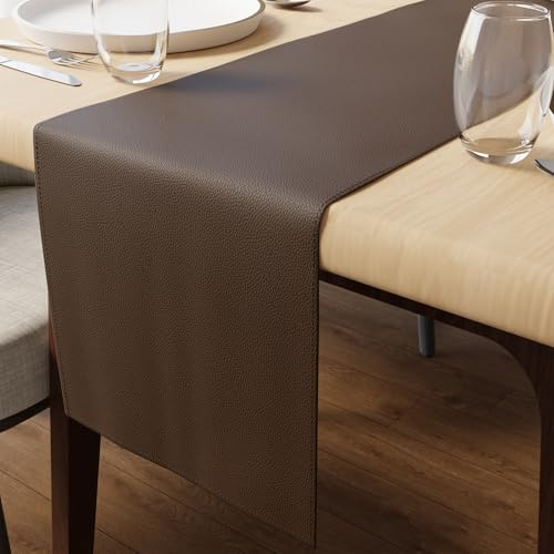 Encasa XO Kunstleder-Tischläufer, Wasserdicht 12x59 Dunkelbraun | Rutschfeste Tricot-Rückseite | 0,7 mm Dicke | Abwischbar & Pflegeleicht | Hitzebeständig & Langlebig