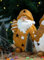 Keramik LED-Figur Weihnachtsmann mit Tannenbaum 13 x 21cm Weihnachtsdeko Tisch-Deko Dekofigur