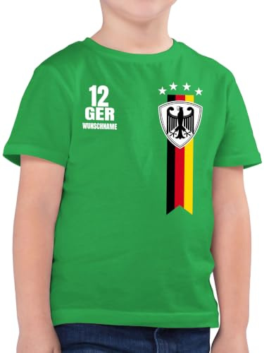 Geschenk mit Namen personalisiert by Shirtracer - Kinder T-Shirt Jungen - 2026 Fussball Fanartikel - Germany WM Fan Deutschland