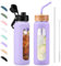 BLUEGO 700ml Glaswasserflasche mit Strohhalm und 2 Deckeln Kaffeetasse aus Glas mit Zeitmarkierung und Silikonschutz Glasbecher für Getränke Soda Cola BPA-frei, Violett