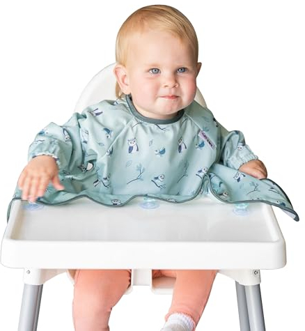 Tidy Tot®™ Cover & Catch™ Auffanglätzchen für Baby mit Ärmel. Lätzchen Befestigt Sich an Ihrem Hochstuhl. Ganzkörper Lätzchen für Baby Ärmellätzchen. BLW Lätzchen wasserdicht. Inklusive Reisetasche.