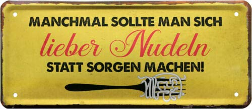 WOGEKA ART Retro Blechschild - Lieber Nudeln als Sorgen machen - witziger Spruch als Geschenk-Idee zum Geburtstag Weihnachten zur Dekoration 28x12 cm Vintage-Design aus Metall 1930