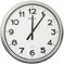 Maul Wanduhr MAULride Ø 61 cm | Funkuhr mit automatischer Zeiteinstellung | ideal für Wohnzimmer, Schlafzimmer, Küche, Arbeitszimmer und Büro | Gute Lesbarkeit für große Räume | Silber
