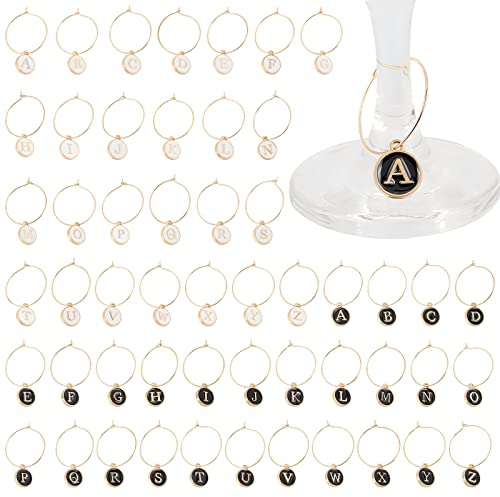 WEBEEDY 52 Stück Weinglas-Anhänger Mit Ringanhängern, Metallbuchstaben Glas Charm Marker, Anhänger Für Stielgläser, Cocktailgläs Ringe für Geburtstag Hochzeit Bar Party Dekorationen