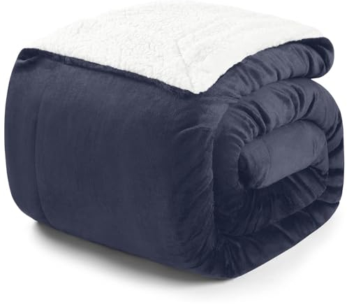 Blumtal Premium Sherpa Kuscheldecke flauschig - Wohndecke Kuscheldecke 230x270 cm - Oeko-TEX zertifizierte Fleecedecke 230x270 cm - Wohn- & Kuscheldecke - Decke flauschig 230x270 - Dark Ocean - Blau