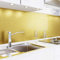 danario Küchenrückwand selbstklebend - Glasoptik - Spritzschutz Küche - versteifte PET Folie - 0,8 mm - Gold metallic - 60cm x 280cm
