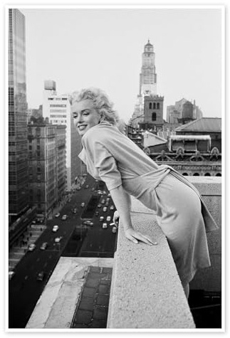 Marilyn Monroe in New York Poster 60 x 90 cm | Pop Vintage Nostalgie Monochrom Schwarz Weiß Fashion Hollywood USA Amerikanerin Kino Film Filmstar Schauspielerin Porträt set