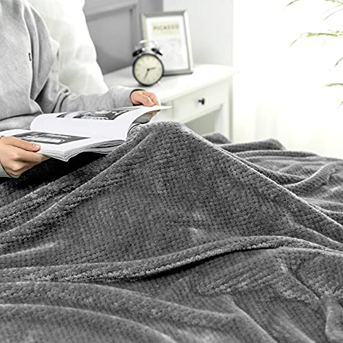 MIULEE Kuscheldecke Granulat Fleecedecke Flanell Decke Weich Flauschig Einfarbig Wohndecken Couchdecke Sofadecke Blanket für Bett Sofa Schlafzimmer Büro, 170x210 cm Dunkelgrau