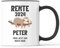 Kaffeebecher mit Spruch Rente 2024 mit Name Rentner Rentnerin Namen - lustiges Geschenk - Kaffeetasse als Geschenkidee - Becher bzw. Tasse 330ml - Weiss-Schwarz