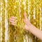 Lametta Vorhang Silber Glitzer, 2 Stück Metallic Folie Fransen Lametta Vorhänge, Silber Streamer Tinsel Curtain Photo Backdrop für Geburtstag Babyparty Verlobungs Abschluss Hochzeit Deko (1m x 2m)