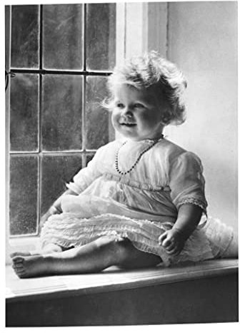 Fabulous Poster Plakat Queen Elizabeth II Baby 3 Jahre Königin von England Schwarz-Weiß-Foto Vintage