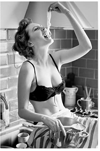 artboxONE Poster 120x80 cm Essen & Trinken Spaghetti Lover hochwertiger Design Kunstdruck - Bild woman essen female