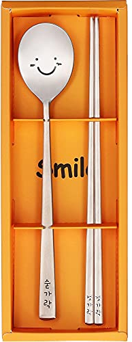 BAPMOO Juego de palillos y cucharas coreanos reutilizables de mango largo de acero inoxidable, bueno para regalo, cara feliz y personajes Hangul, grabados, color plateado