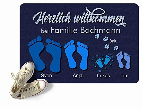 Personalisierte Fußmatte mit Füße & Pfoten Fußabtreter mit Namen von Mama, Papa, Oma, Opa, Kind, Baby, Hund und Katze individuell blau aussen innen Matte waschbar Herzlich willkommen bei Familie