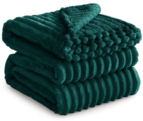 RUIKASI Fleece Throw Blanket for Sofa - Super King Size Fluffy Emerald Green Throws for Sofas Extra Large, Soft Warm Blanket Throw for Couch, Luxury Decorative Ribbed Bed Blanket 230x270cm
