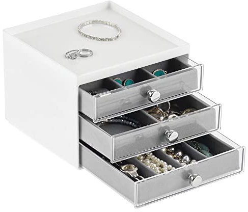 mDesign Schmuck Organizer – Schmuckaufbewahrung mit 3 Schubladen für Ohrringe, Ketten, Ringe & Armbänder – kleines Schmuckkästchen aus Kunststoff – weiß/grau