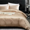 Gezu - Funda nórdica de 220 x 240 cm, satén dorado, beige, brillante, satén a rayas, juego de cama de 220 x 240 cm, suave seda, ropa de cama para 2 personas, adulto, con cremallera y 2 fundas de
