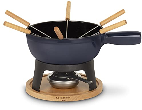 La Fonderie 1890, Service à Fondue Savoyarde en Fonte 6 Personnes MONT JOUX, Fondues fromage et chocolat, 6 Fourchettes avec manches en bois de hêtre, Socle en bois naturel, Capacité 1,8L
