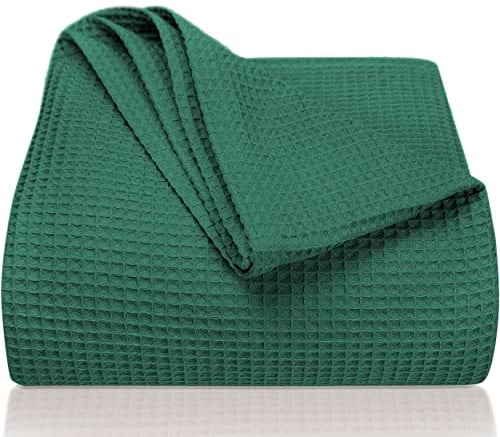 LAYNENBURG Premium Tagesdecke 240 x 260 cm XXL - Waffelpique 100% Baumwolle - leichte Wohndecke Waffeloptik - Baumwolldecke Bett-Überwurf, Sofa-Überwurf, Couch-Überwurf - Sofa-Decke (Dunkelgrün)