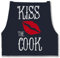 Shirtracer Schürze - Kochschürze lustig - Kiss the cook I Geschenk Kochen - 85x69 - Navy Blau - für sie koch kochschürzen cooking küchen damenschürzen männer englisch küche bäckerschürzen spruch