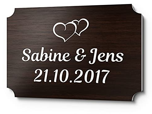 Hochzeitsschild Kunststoff Holzoptik mit Namen oder Spruch | Persönliches Geschenk zur Hochzeit | Mit Motiven zB Rosen Ringe Hochzeitstauben Herzen wetterfest für die Hochzeitsbank