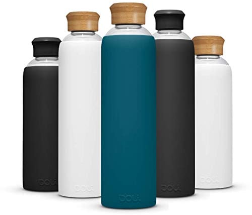 Doli Trinkflasche Glas mit Silikonhülle 1L Teal - Ideal für Heißes & Kohlensäurehaltige Getränke - Absolut dicht - Spülmaschinenfest - BPA-frei