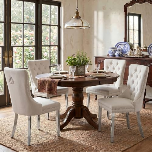 Esszimmerstühle mit gepolstertem Flügelrücken, cremebeige & silber, 4er Set | Weicher Samtbezug, Tufting, Nietenbesatz, Rückenring, silberne Metallbeine. Ideal für Esszimmer, Wohnzimmer, Innendekoration.