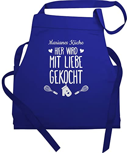 Schürze - Kochschürze - Hier wird mit Liebe gekocht mit Name I Geschenk Kochen - 60x87 - Royalblau - geschenke für köche küchentextilien küche sprüche apron küchenschürze oma kochzubehör