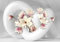 wandmotiv24 Fototapete 3D Form Blumen kreise Raum weiss, S 200 x 140cm - 4 Teile, Wanddeko, Wandbild, Wandtapete, Raumerweiterung Blumenranke Modern M4646