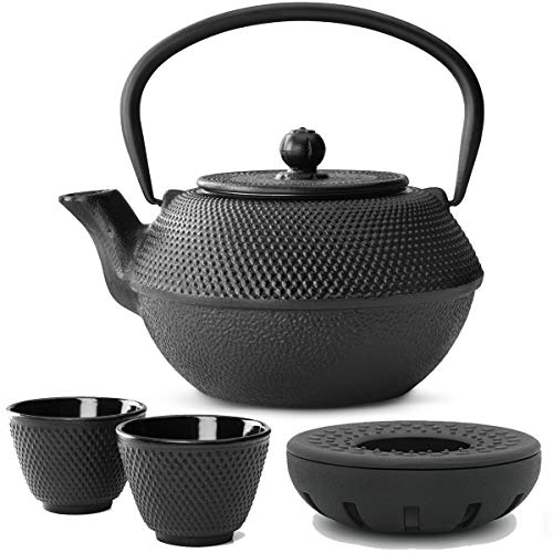Bredemeijer Teekanne asiatisch Gusseisen Set schwarz 1.1 Liter Teekessel mit Henkel & Edelstahl Tee-Filter Sieb-Einsatz & 2 Teebecher schwarz inkl. Stövchen
